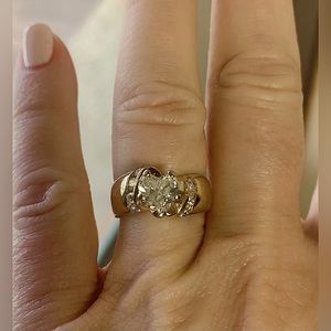 Wedding ring heart diamond yellow gold